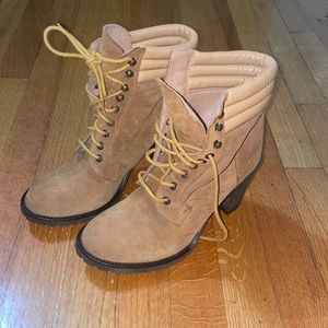 Suede boots